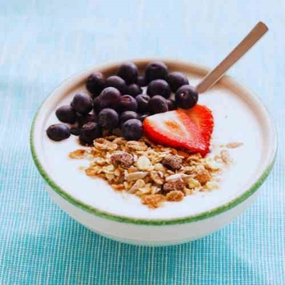 Our Favourite Low Sugar Granola Yogurt Bowl Ideas